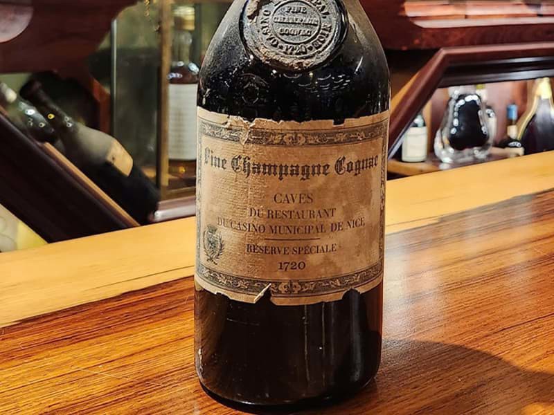 Cognac 1720 Caves Du Restaurant - Chai rượu Cognac lâu đời nhất thế giới