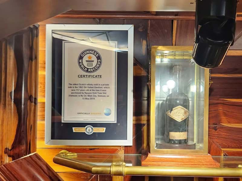 Chai rượu Scotch whisky lâu đời nhất thế giới