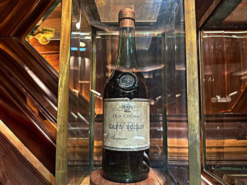 Chai Cognac lâu đời nhất thế giới