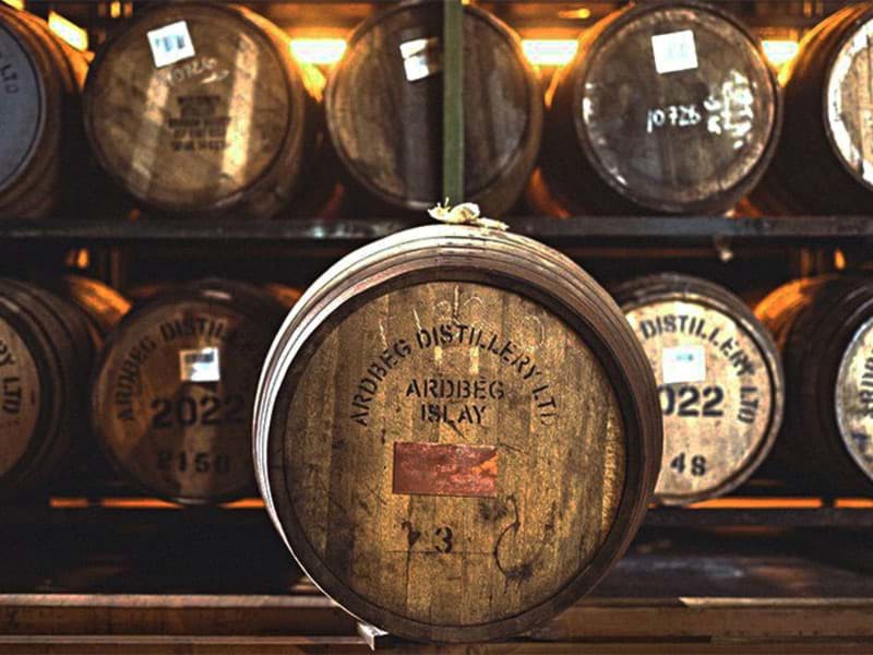 Thùng rượu Ardbeg quý hiếm bán với mức giá kỉ lục