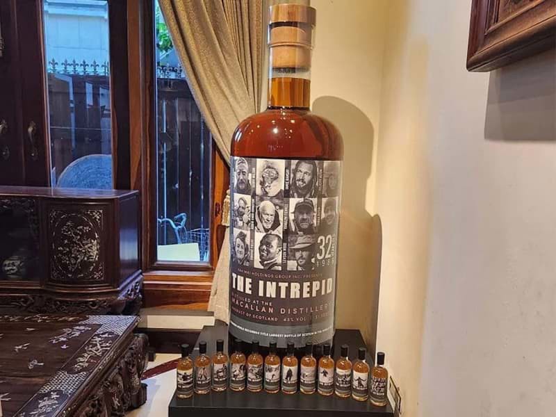 Vua rượu thế giới Nguyễn Đình Tuấn Việt vừa mới nhận thêm kỷ lục Guinness lên con số 18