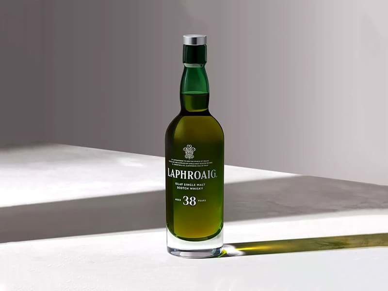 Laphroaig 38 năm được phát hành với giá 4.100 bảng Anh