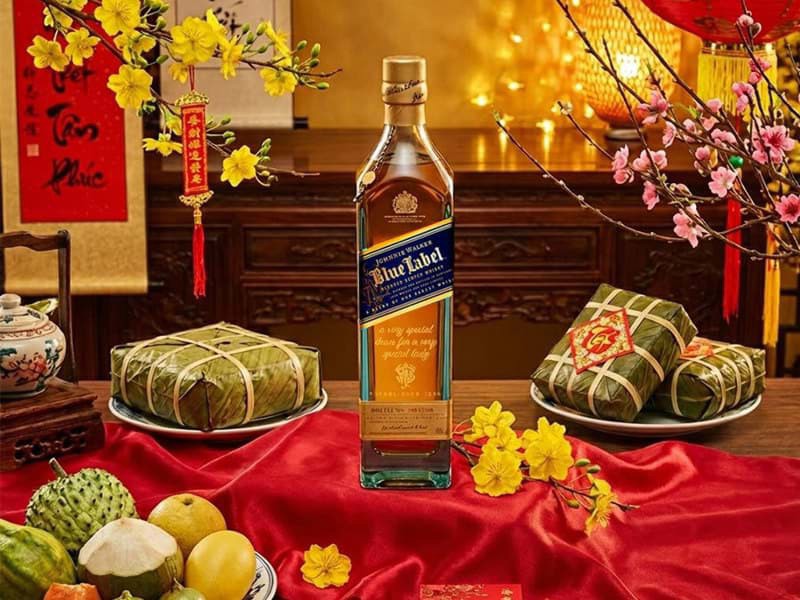 Hơn 44.000 người bộc lộ cảm xúc qua việc khắc chữ lên chai rượu