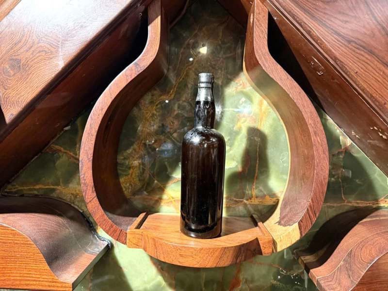 Chai whisky lâu đời nhất thế giới
