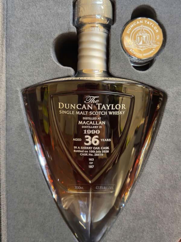 Macallan 1990 - 36 năm <span class="art-name__subtitle d-block"> Duncan Taylor The Accolade </span>