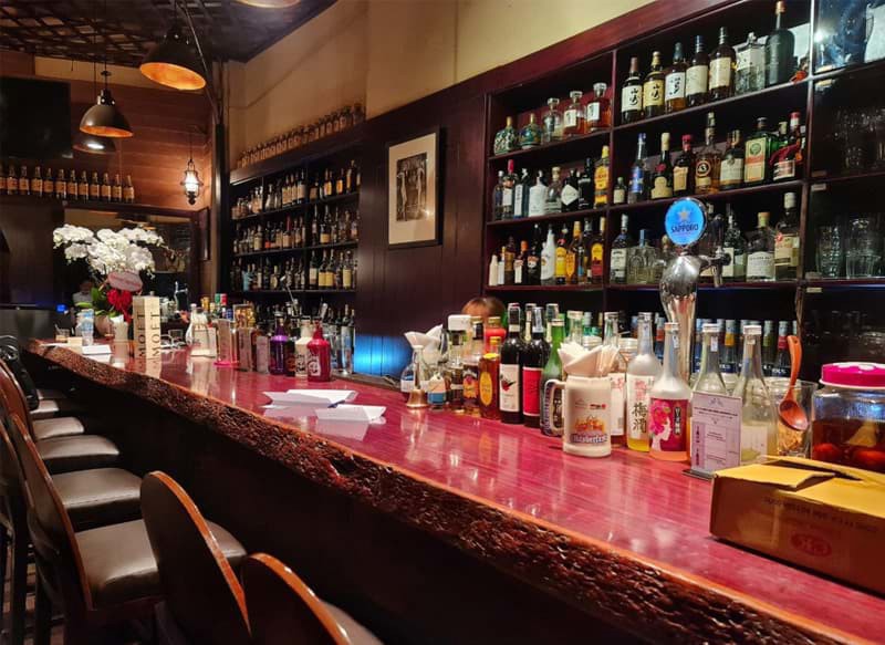 The First bar quan 1 quay bar