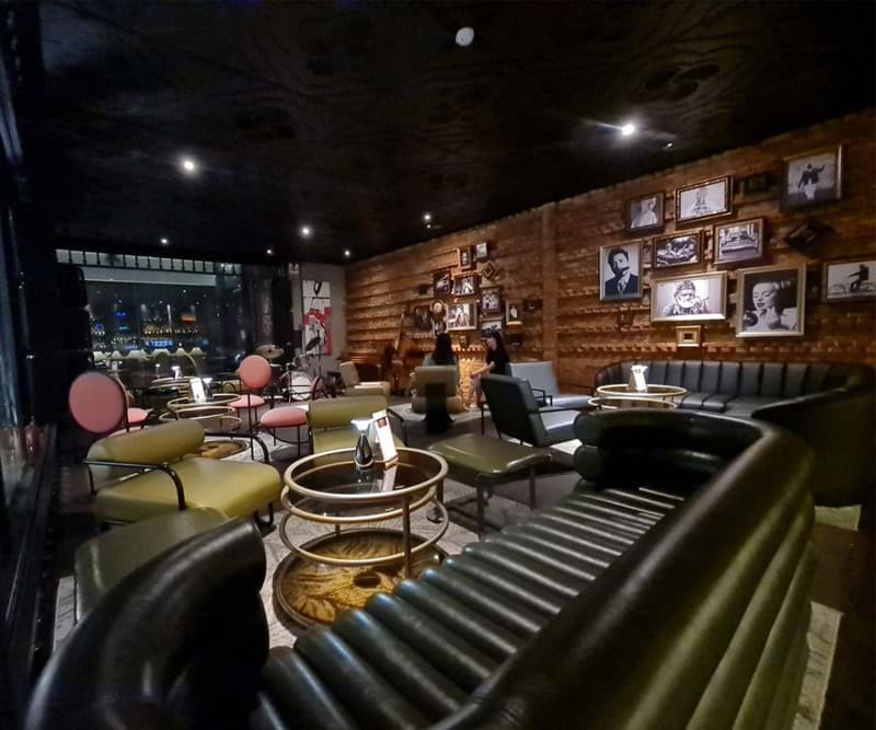 Coco whisky bar khu quay bar