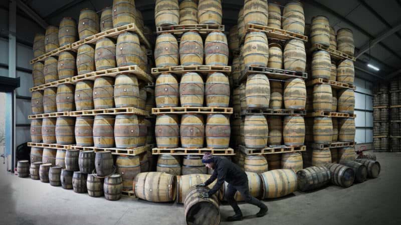 Luu tru thung ruou whisky bang pallet