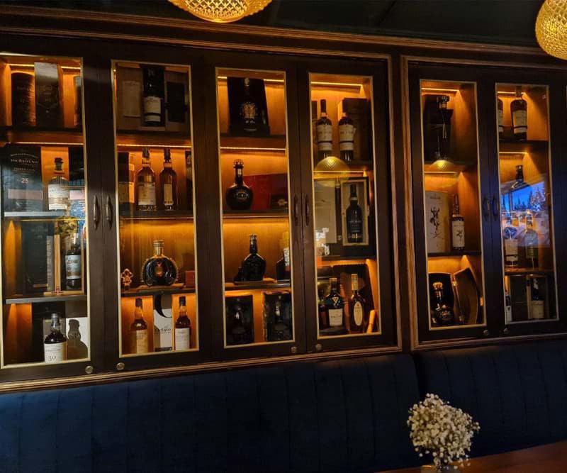 Flatto bar phog hut cigar
